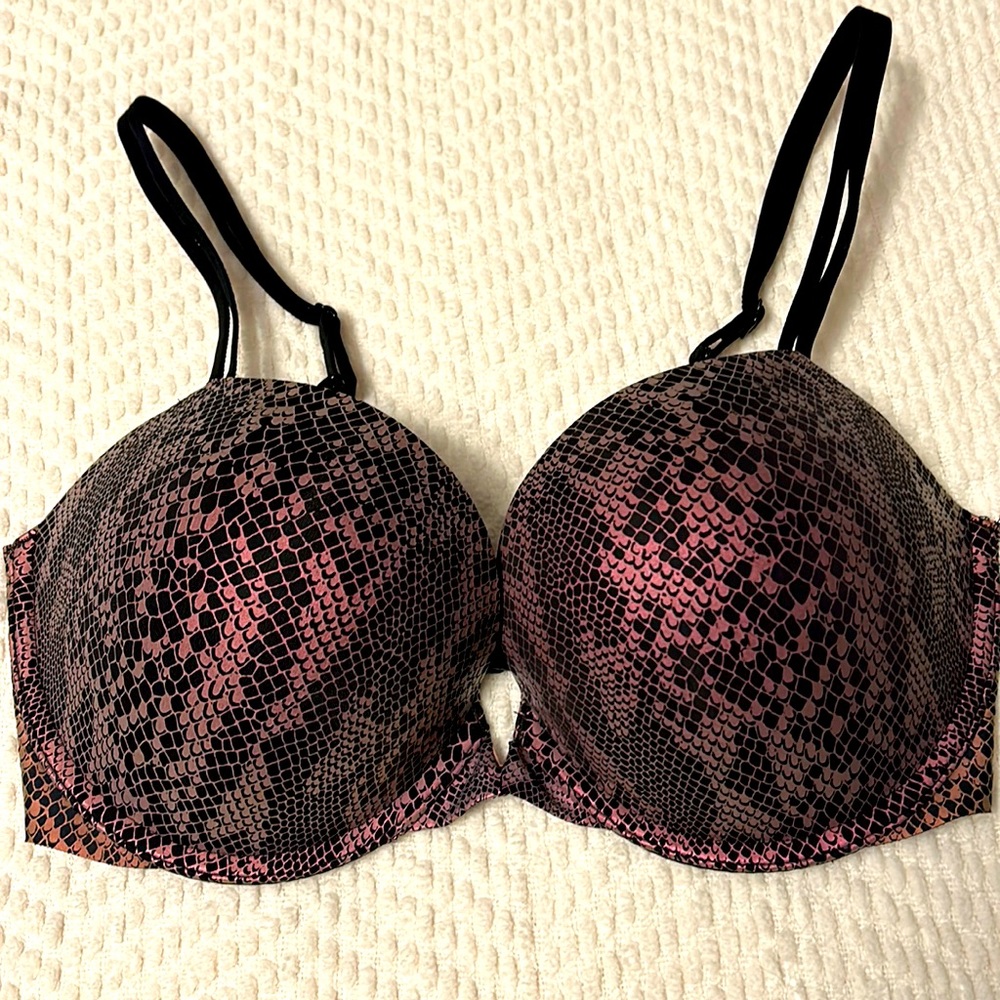 Victoria Secret Push-Up Bra 34DD NWOT